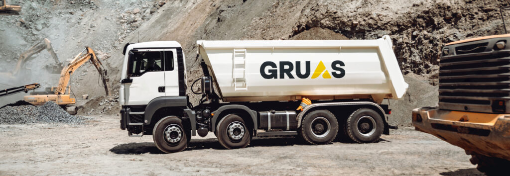 Gruas Constructora es una empresa estatal del sector de la construcción con una trayectoria de más de 40 años siendo un referente en obra civil. En los planes estratégicos de la empresa se contempla el aumento de la facturación en el sector privado.