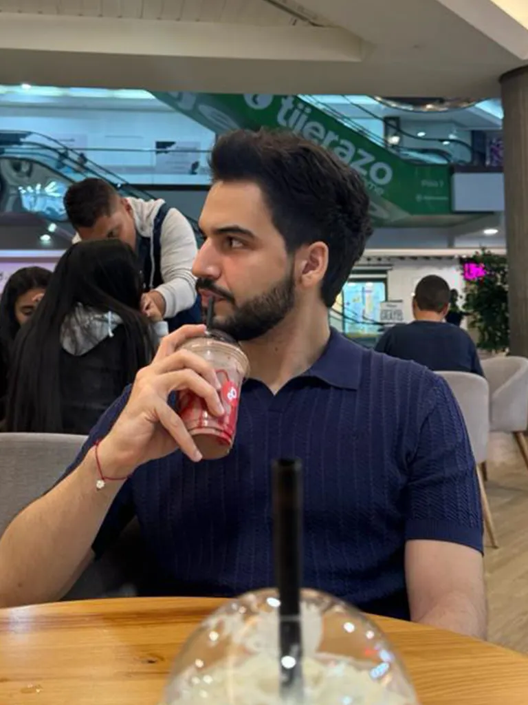 byron subido a Nosotros